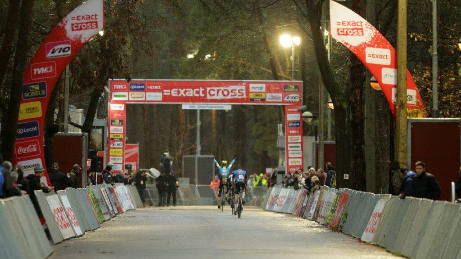 BELGIUM / BELGIE / BELGIQUE / MOL / CYCLOCROSS / VELDRIJDEN / CYCLO CROSS / CX / ZILVERMEERCROSS / EXACT CROSS / JUNIORES / JUNIORS / AANKOMST / FINISH / SENNA REMIJN (BEL)